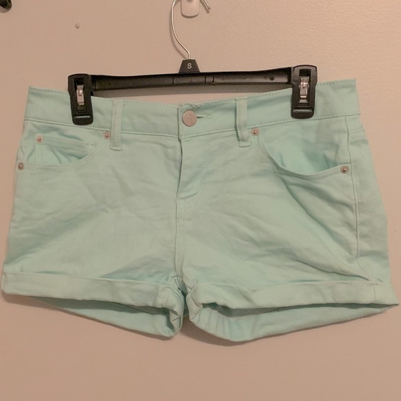 No Boundaries Shorts - Picture 2 of 5